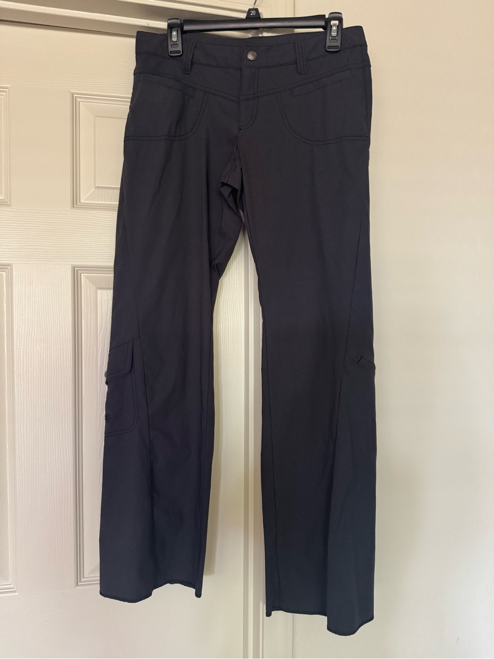 Athleta Dipper Pants Womens Black Low Rise Cargo Flare Hiking Outdoor Size 6T